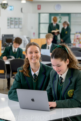 August 2025 / LIBRARY-Seniors_250826-2507