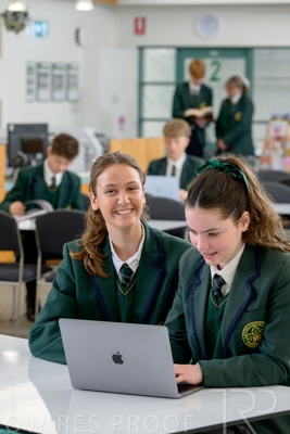 August 2025 / LIBRARY-Seniors_250826-2508