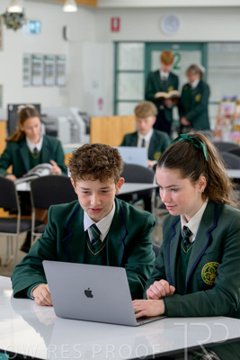 August 2025 / LIBRARY-Seniors_250826-2516