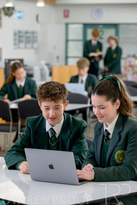 August 2025 / LIBRARY-Seniors_250826-2519