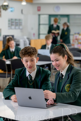 August 2025 / LIBRARY-Seniors_250826-2525