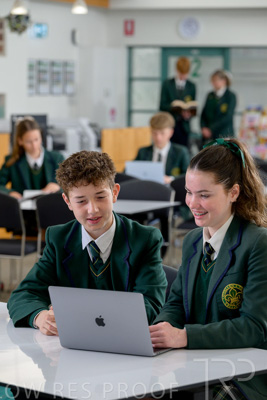 August 2025 / LIBRARY-Seniors_250826-2552