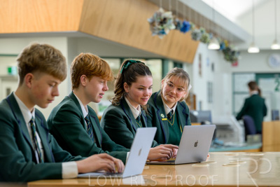 August 2025 / LIBRARY-Seniors_250826-2592