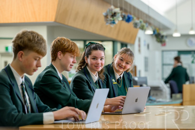 August 2025 / LIBRARY-Seniors_250826-2593