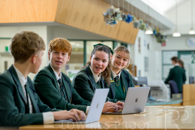 August 2025 / LIBRARY-Seniors_250826-2614