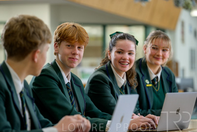 August 2025 / LIBRARY-Seniors_250826-2625