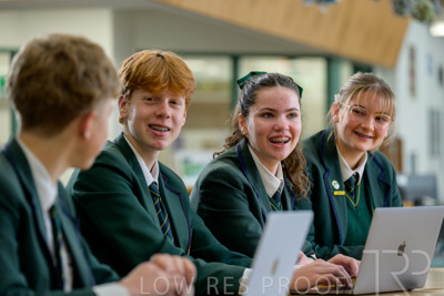 August 2025 / LIBRARY-Seniors_250826-2628