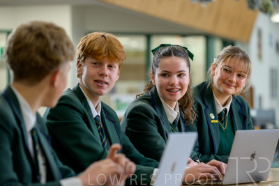 August 2025 / LIBRARY-Seniors_250826-2632