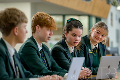 August 2025 / LIBRARY-Seniors_250826-2644