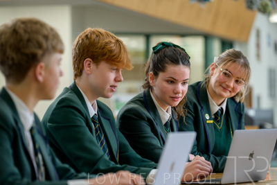 August 2025 / LIBRARY-Seniors_250826-2645