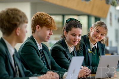 August 2025 / LIBRARY-Seniors_250826-2646