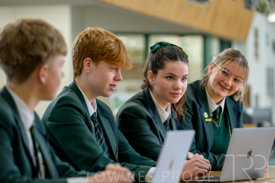 August 2025 / LIBRARY-Seniors_250826-2649