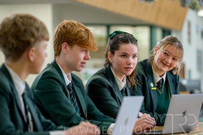 August 2025 / LIBRARY-Seniors_250826-2650