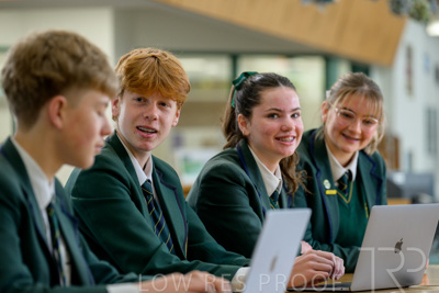 August 2025 / LIBRARY-Seniors_250826-2662