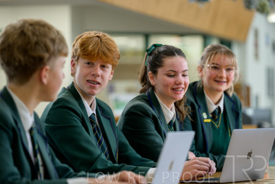 August 2025 / LIBRARY-Seniors_250826-2664