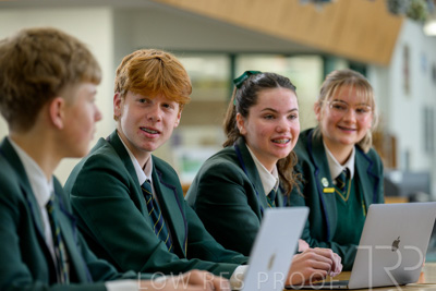 August 2025 / LIBRARY-Seniors_250826-2666