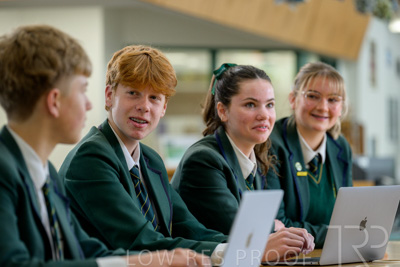 August 2025 / LIBRARY-Seniors_250826-2669