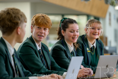 August 2025 / LIBRARY-Seniors_250826-2673