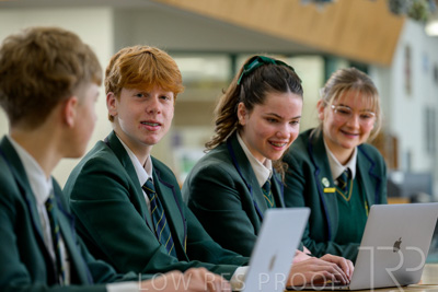 August 2025 / LIBRARY-Seniors_250826-2687