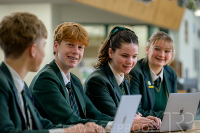 August 2025 / LIBRARY-Seniors_250826-2691