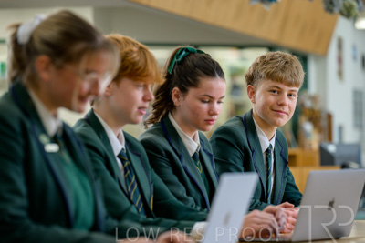 August 2025 / LIBRARY-Seniors_250826-2714