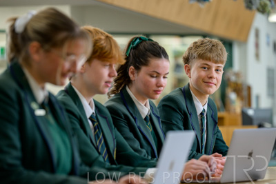 August 2025 / LIBRARY-Seniors_250826-2715