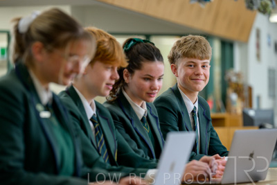 August 2025 / LIBRARY-Seniors_250826-2723