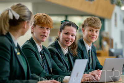 August 2025 / LIBRARY-Seniors_250826-2729