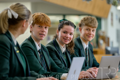 August 2025 / LIBRARY-Seniors_250826-2731