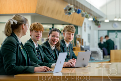 August 2025 / LIBRARY-Seniors_250826-2734