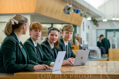 August 2025 / LIBRARY-Seniors_250826-2736