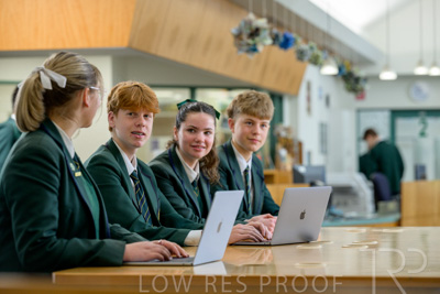 August 2025 / LIBRARY-Seniors_250826-2738