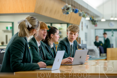 August 2025 / LIBRARY-Seniors_250826-2748