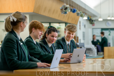 August 2025 / LIBRARY-Seniors_250826-2756