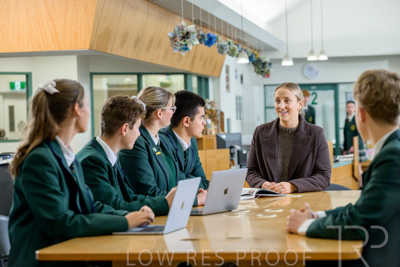 August 2025 / LIBRARY-Seniors_250826-2774