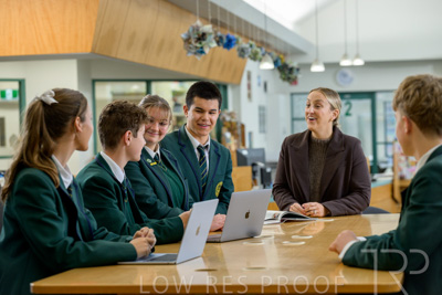 August 2025 / LIBRARY-Seniors_250826-2841