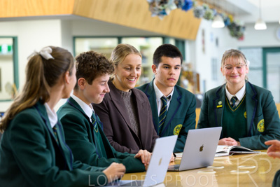 August 2025 / LIBRARY-Seniors_250826-2872