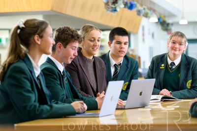 August 2025 / LIBRARY-Seniors_250826-2880