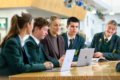 August 2025 / LIBRARY-Seniors_250826-2881