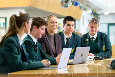 August 2025 / LIBRARY-Seniors_250826-2882