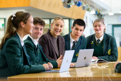 August 2025 / LIBRARY-Seniors_250826-2891