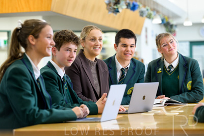 August 2025 / LIBRARY-Seniors_250826-2898