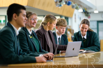 August 2025 / LIBRARY-Seniors_250826-2916