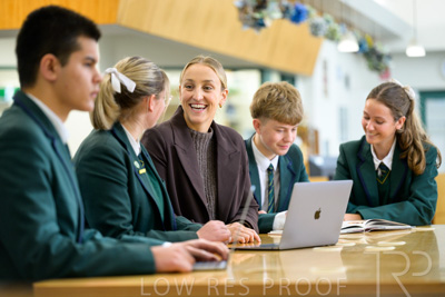 August 2025 / LIBRARY-Seniors_250826-2942