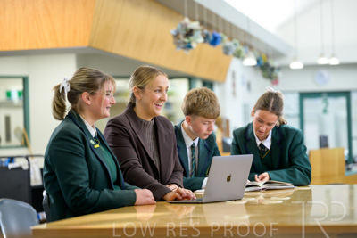 August 2025 / LIBRARY-Seniors_250826-2957