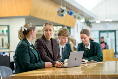 August 2025 / LIBRARY-Seniors_250826-2967