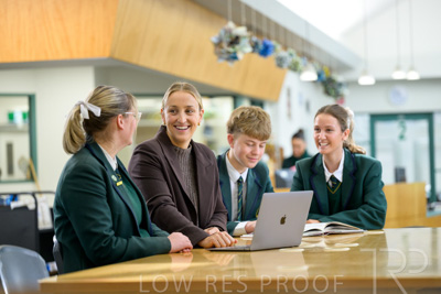 August 2025 / LIBRARY-Seniors_250826-2983