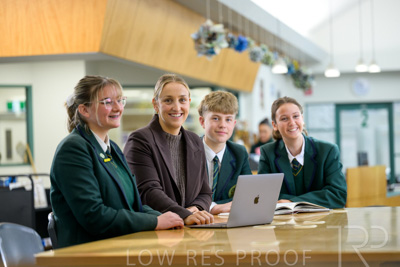 August 2025 / LIBRARY-Seniors_250826-3001