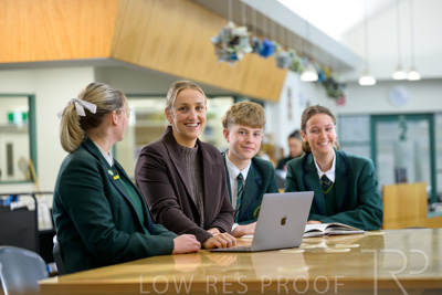 August 2025 / LIBRARY-Seniors_250826-3006