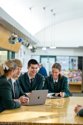 August 2025 / LIBRARY-Seniors_250826-3134